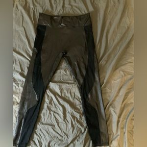 BRAND NEW FABLETICS LEGGINGS-Khloe drop